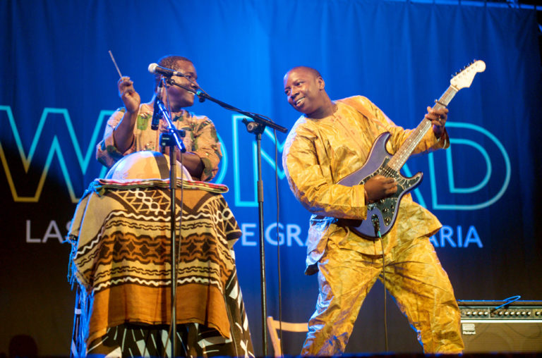 Vieux Farka Touré, durante su actuación en el WOMAD 2009