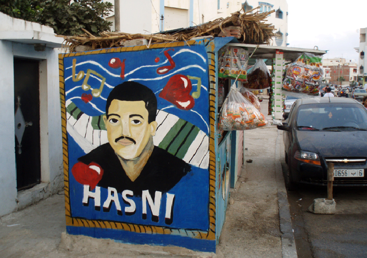 Un mural recuerda al cantante de rai Cheb Hasni.
