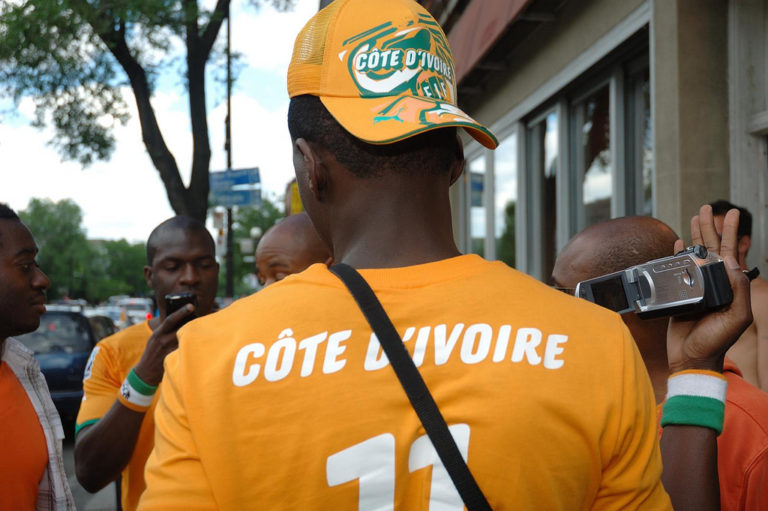 Seguidor de la selección nacional de Costa de Marfil durante el pasado Mundial de Fútbol de Sudáfrica (Imagen de Austin H. Kapfumvuti)