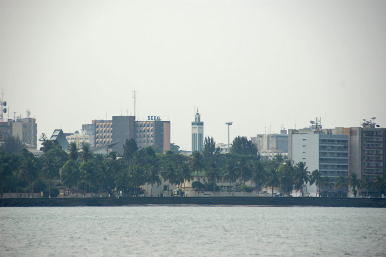 Skyline de Libreville, capital de Gabón (Imagen de John Kotsopoulos)