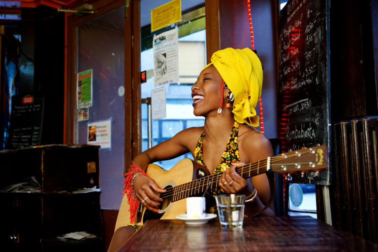 Fatoumata Diawara, una de las voces femeninas emergentes en África.