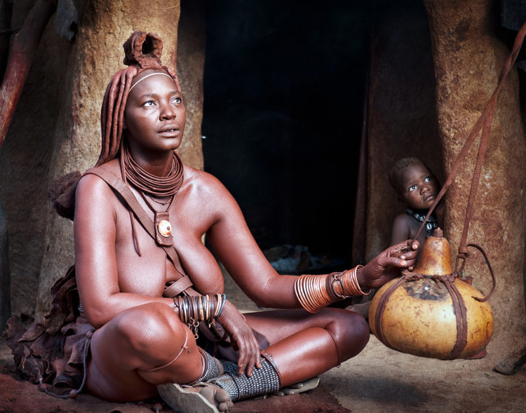 Mujer de la etnia himba (imagen de Brent Pearson)