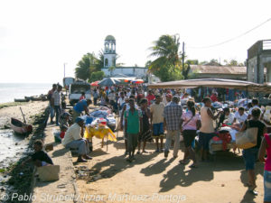 Mercado en la ciudad costera de Vohemar (© Strubell/Martínez-Pantoja)