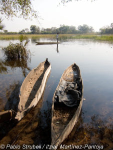 Desde Boro parten los mokoros por el delta (© Strubell/Martínez-Pantoja)