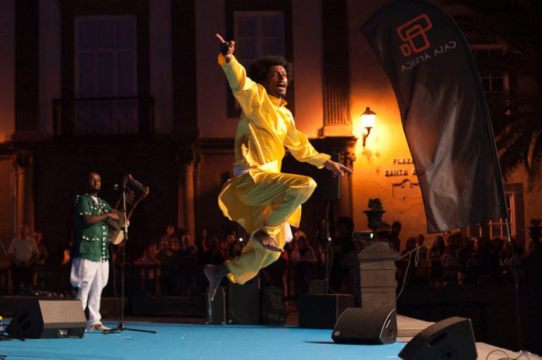 Melaku Belay, líder de Ethiocolor, durante su actuación en el Canarias Jazz & Más Heineken (© Nacho González)