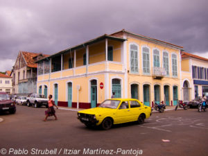 Cruce en Santo Tomé, capital del país