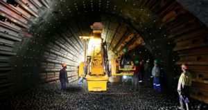 Una empresa de Toronto repara la maquinaria de una mina de cobre de Zambia (© Photo12/Alamy)