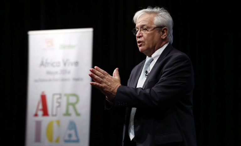 Joan Clos, durante su ponencia, el lunes, en Madrid