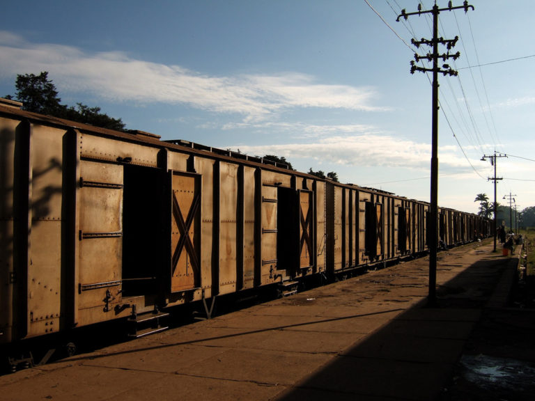La línea férrea 'Caminhos de Ferro de Benguela' tuvo mucho que ver en el desarrollo de Huambo (Imagen: Vasco Riobom)