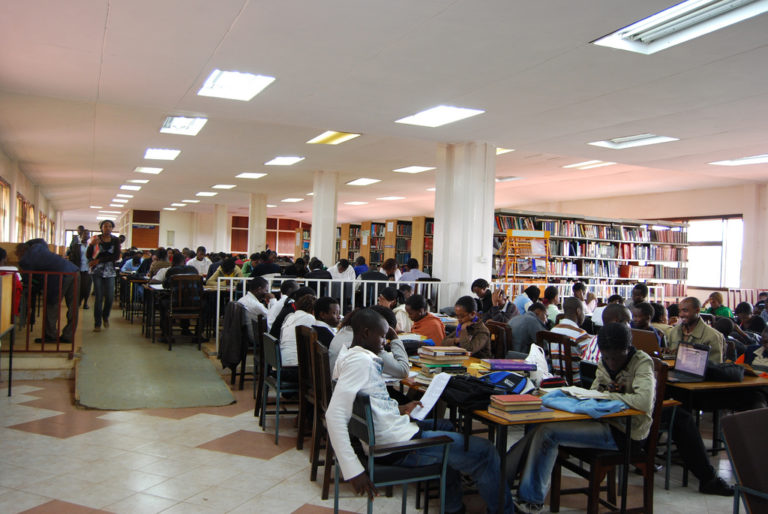 Biblioteca de la Kenyatta University (Imagen: Book Aid International)