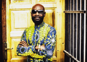 En los años 70 y 80, Pat Thomas jugó un papel de cierta relevancia en la escena 'highlife' en Ghana