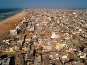 «Las enseñanzas del Islam se oponen frontalmente al hecho de enviar los niños a la calle y forzarles a mendigar», denuncia el 'marabout' senegalés Aliou Seydi. Imagen: Jeff Attaway