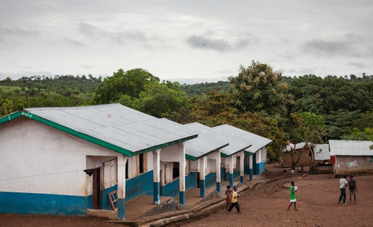 Escuela de Maronka, al norte de Freetown (Sierra Leona). Imagen: EducAid.