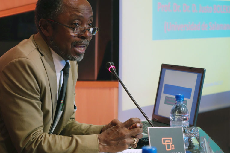 Justo Bolekia, durante su participación en Casa África en el marco de las V Jornadas Culturales de la FAAC