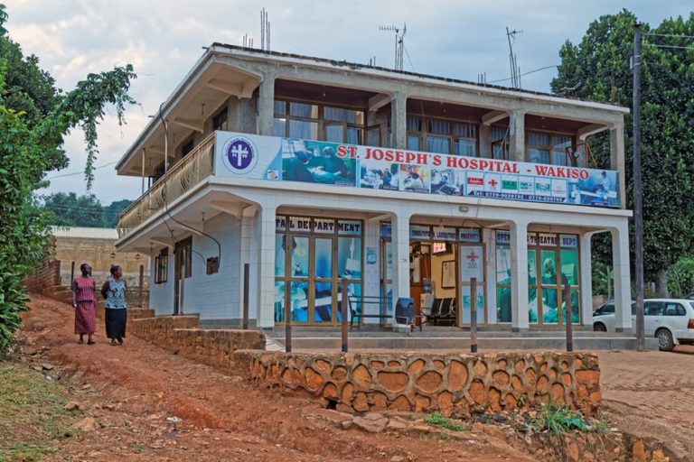 Imagen de un pequeño hospital en el distrito de Wakiso, Uganda (Imagen: Shutterstock).