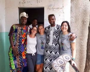 El equipo de la farmacia, con los traductores