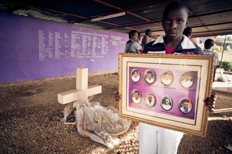 Este mes se celebra el 25 aniversario del genocidio de Ruanda pero hay heridas que nunca se cierran (Imagen: © Ayoze O'Shanahan: Loving the enemy Nyamagabe)