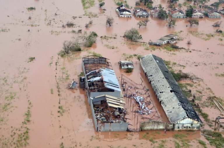 Vista aérea de los daños causados por las inundaciones tras el paso del ciclón tropical Idai por la provincia de Sofala, en Mozambique. Imagen: EPA/ Emidio Jozine