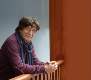 “Escribo porque una voz interior me empuja a hacerlo. Una voz que nace del desasosiego que la contemplación del mundo me genera”. Antonio Lozano.