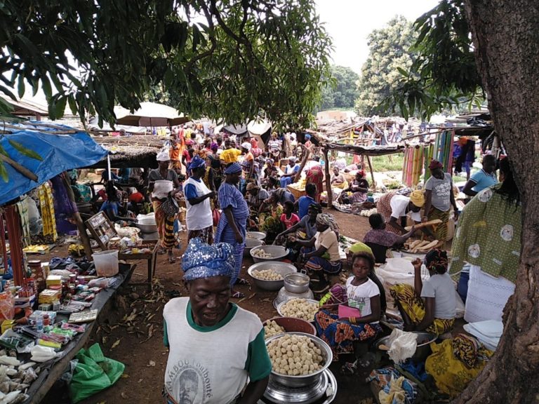 La economía informal y de subsistencia hacen inviable el confinamiento durante el día. Imagen: Antonio Olalla García