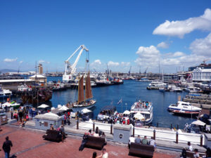 El puerto de Ciudad del Cabo en Sudáfrica. Una vez que el AfCFTA esté en vigor, se espera que el comercio intraafricano crezca un 33%. Imagen de Peter Scholten en Unsplash