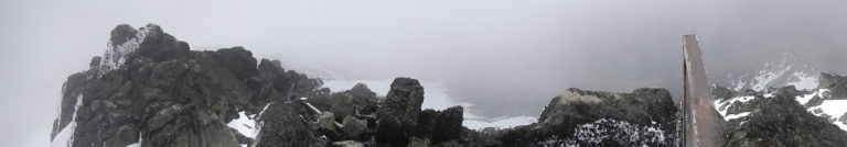 Es un ecosistema único, habitado por numerosos endemismos vegetales y animales. Dada esta rica biodiversidad, la cordillera fue catalogada como parque nacional en 1991 y como Patrimonio de la Humanidad en 1994. Imagen: Rwenzori Mountains de Jørn Eriksson en Flickr