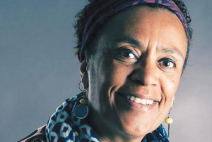 Véronique Tadjo es una escritora marfileña que reside en Sudáfrica donde ejerce como profesora en la Universidad del Witwatersrand. Es una de las firmantes e impulsaras del Manifiesto contra el tercer mandato.