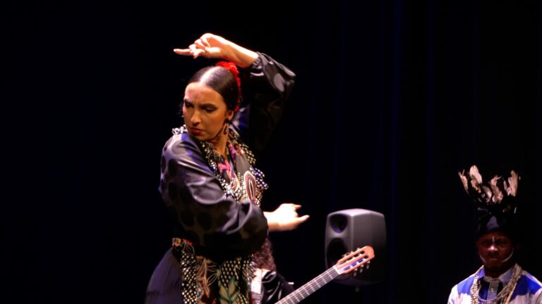 Ana García Berrocal en un momento de la actuación del 4 de abril de 2025 en la Sala Compañía (Jerez de la Frontera)