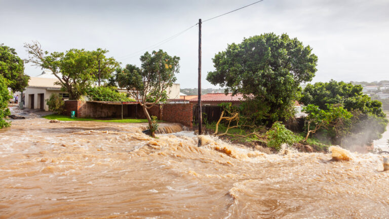 Inundación en el río Bushmans, en Sudáfrica © David Steele para Adobe Stock